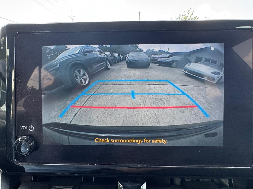 Toyota Corolla Vehicle Full-screen Gallery Image 18