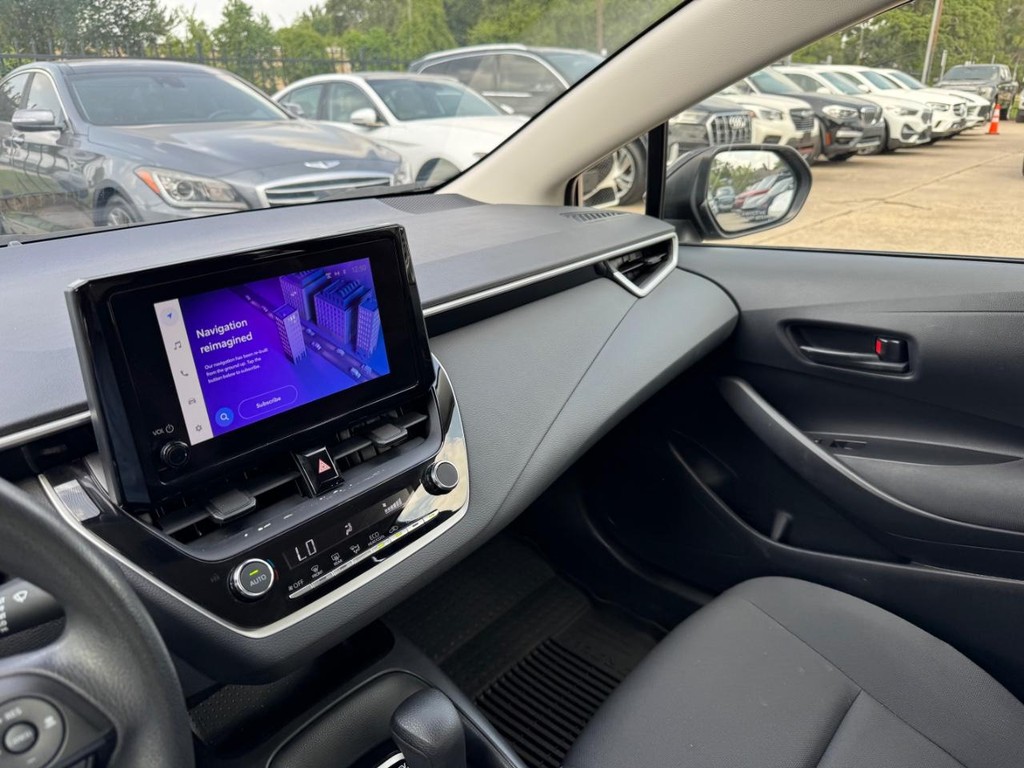 Toyota Corolla Vehicle Full-screen Gallery Image 20