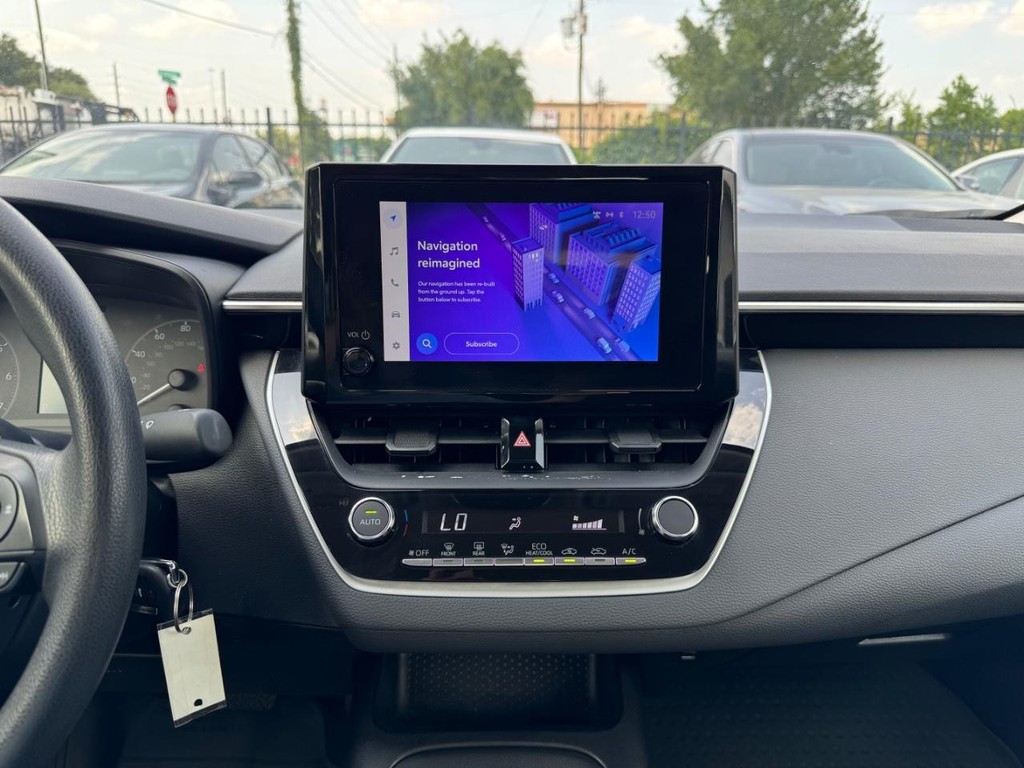 Toyota Corolla Vehicle Full-screen Gallery Image 21