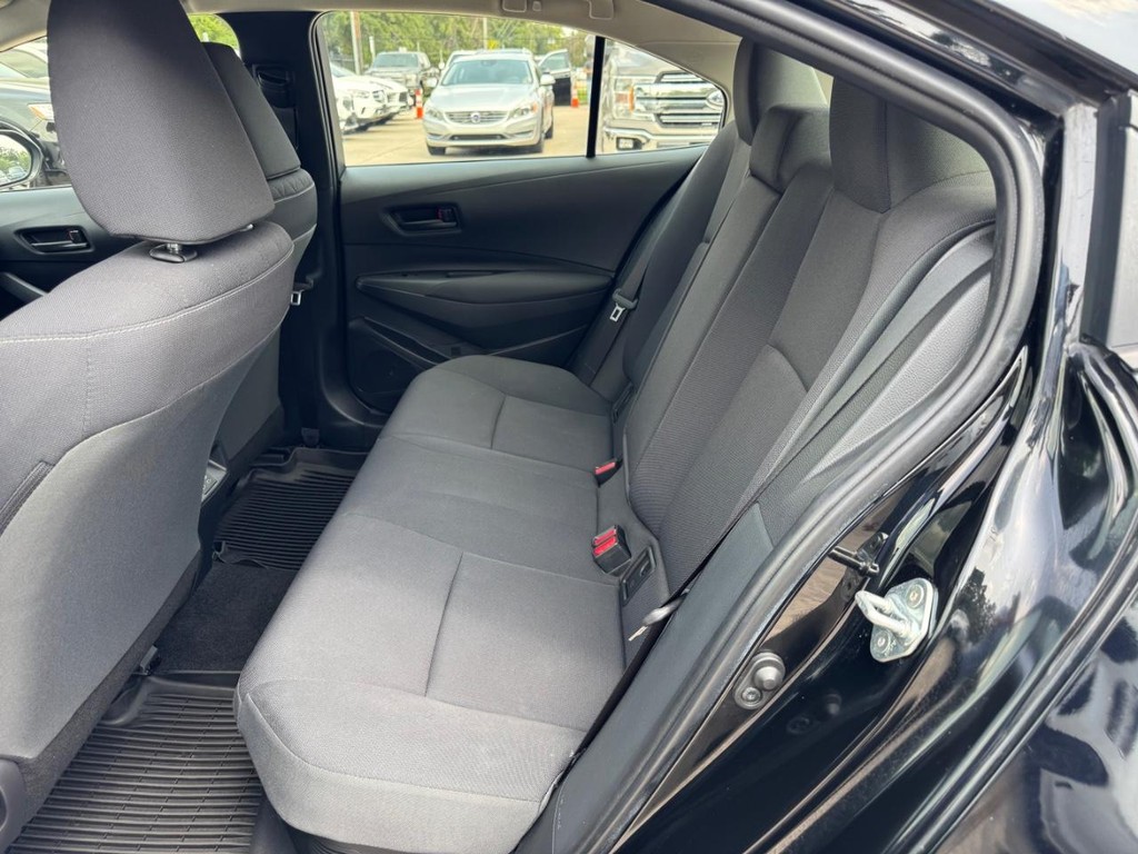 Toyota Corolla Vehicle Full-screen Gallery Image 24