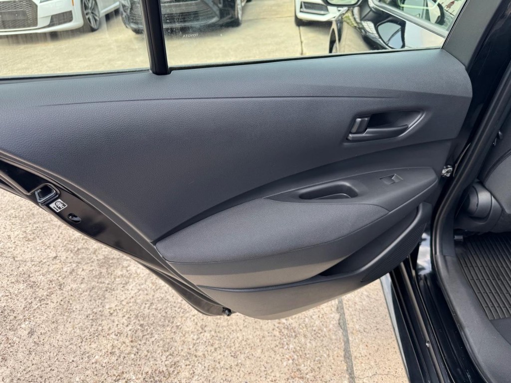 Toyota Corolla Vehicle Full-screen Gallery Image 25