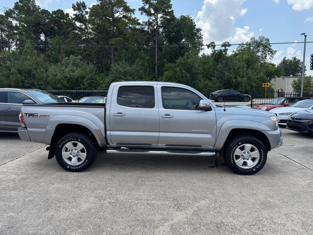 Toyota Tacoma Vehicle Full-screen Gallery Image 05