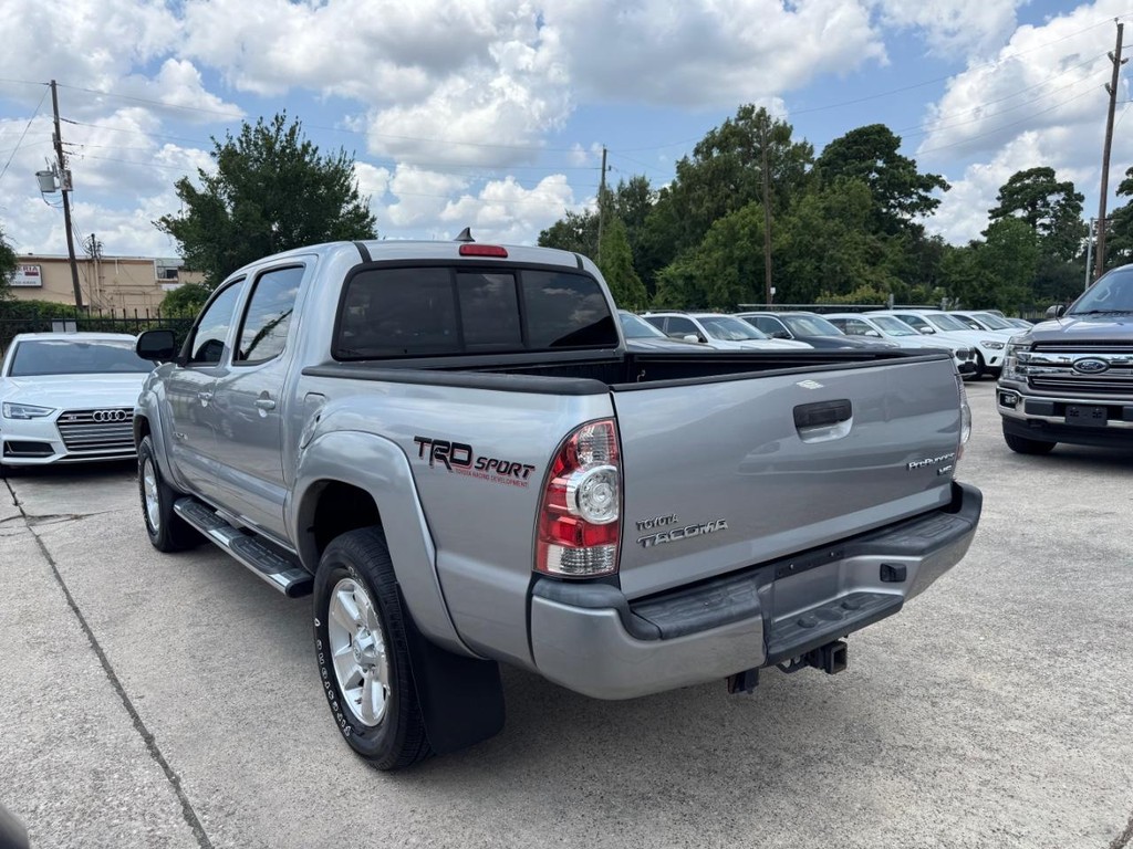 Toyota Tacoma Vehicle Full-screen Gallery Image 08