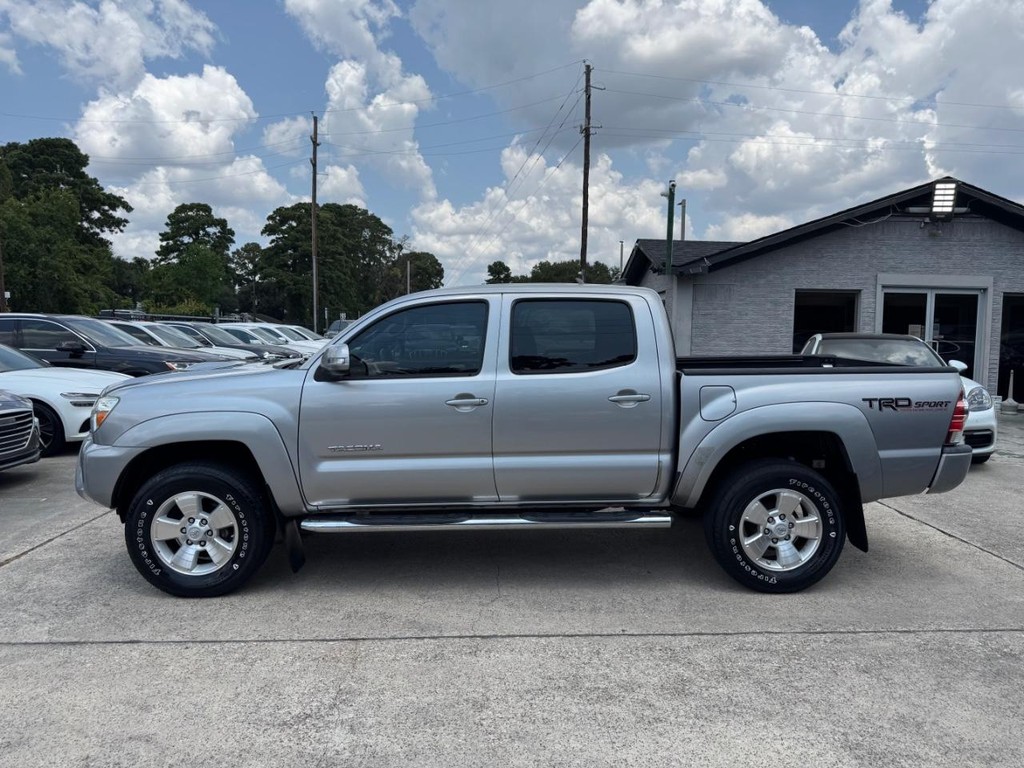 Toyota Tacoma Vehicle Full-screen Gallery Image 09