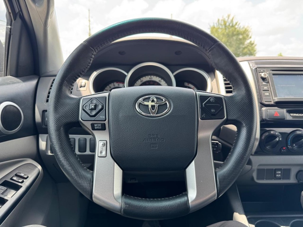 Toyota Tacoma Vehicle Full-screen Gallery Image 20