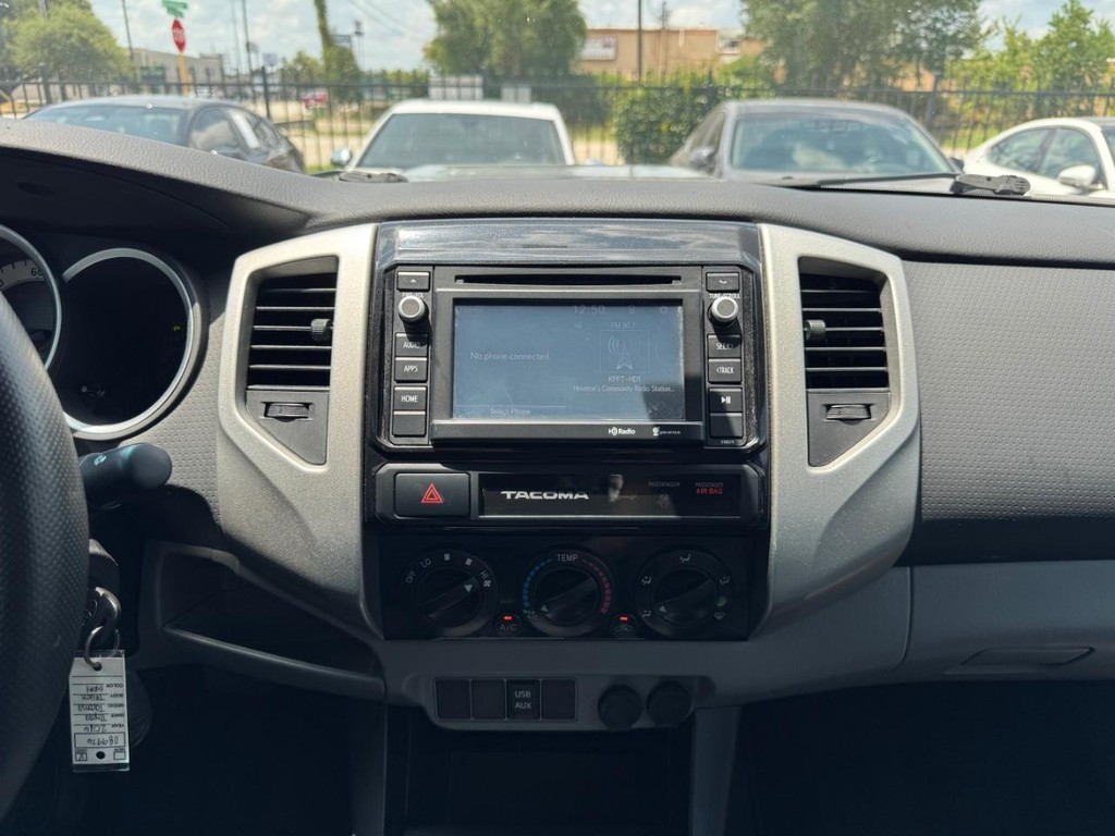 Toyota Tacoma Vehicle Full-screen Gallery Image 22