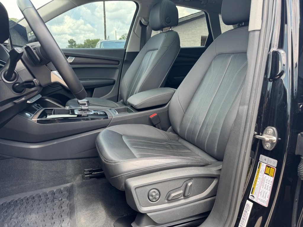 Audi Q5 Vehicle Full-screen Gallery Image 11