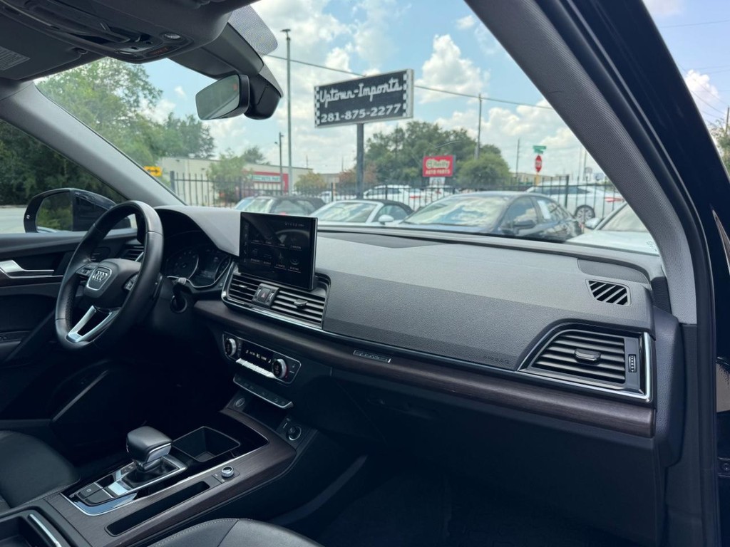 Audi Q5 Vehicle Full-screen Gallery Image 13