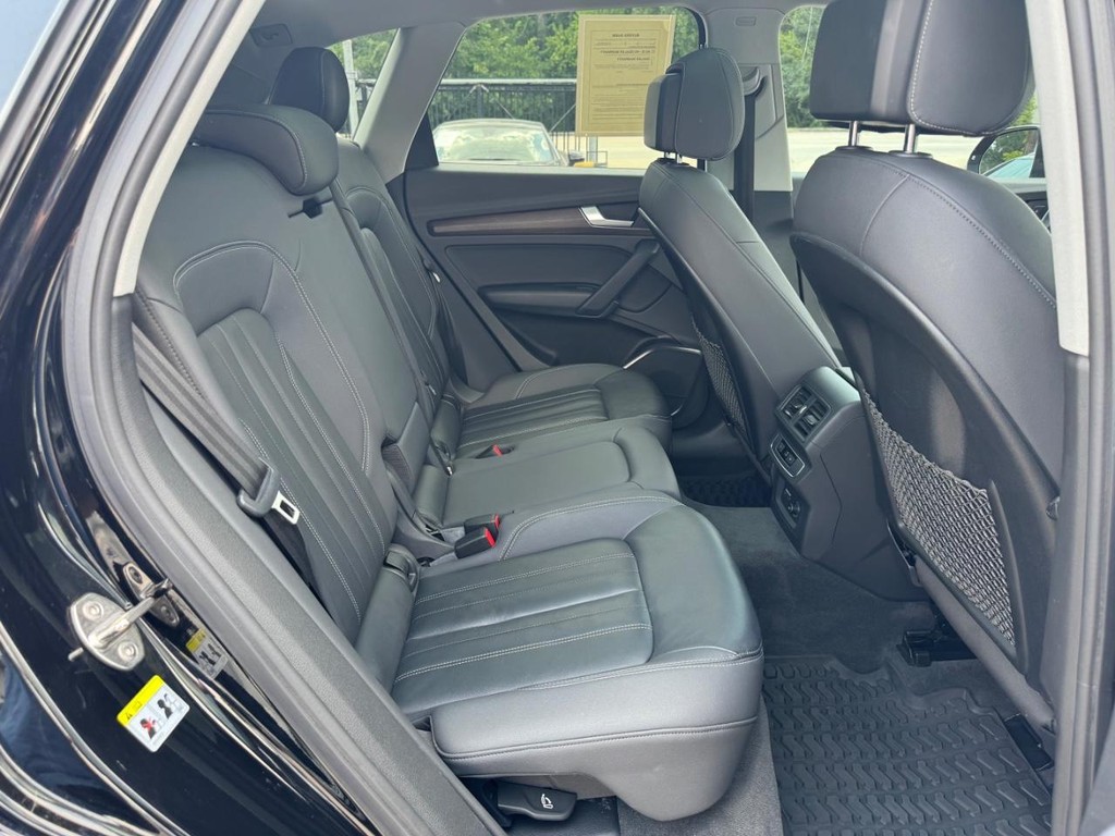 Audi Q5 Vehicle Full-screen Gallery Image 16
