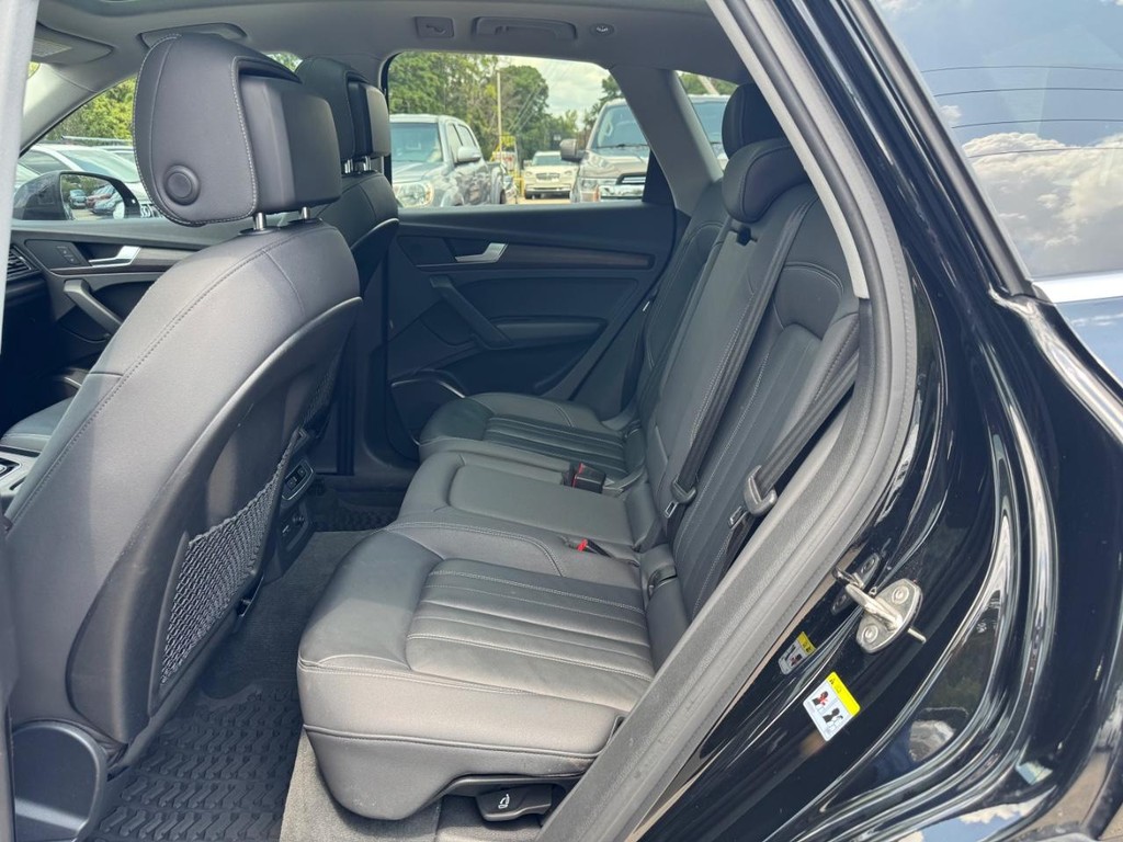 Audi Q5 Vehicle Full-screen Gallery Image 18