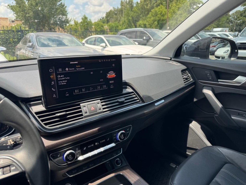 Audi Q5 Vehicle Full-screen Gallery Image 25