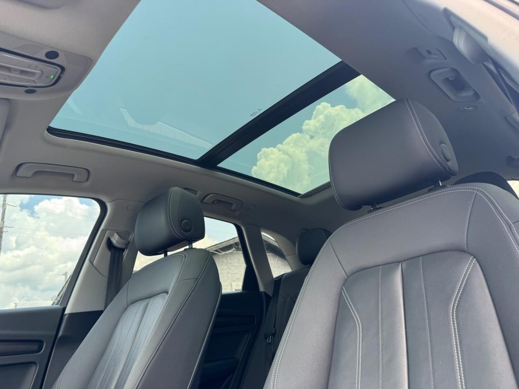 Audi Q5 Vehicle Full-screen Gallery Image 26
