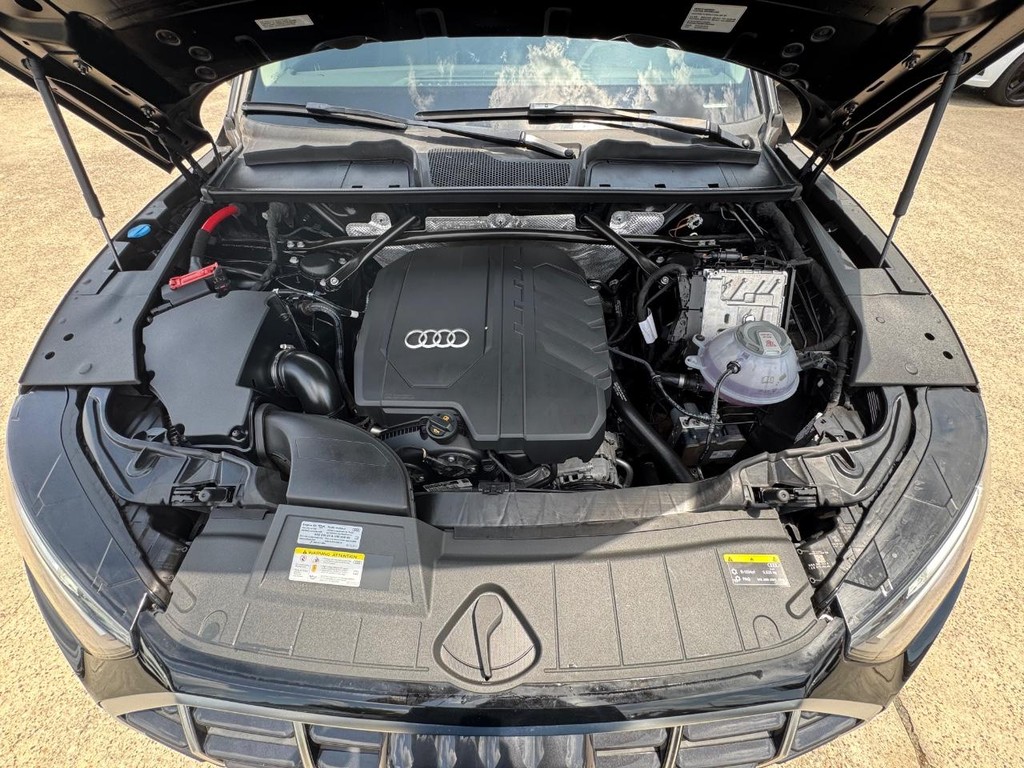 Audi Q5 Vehicle Full-screen Gallery Image 28