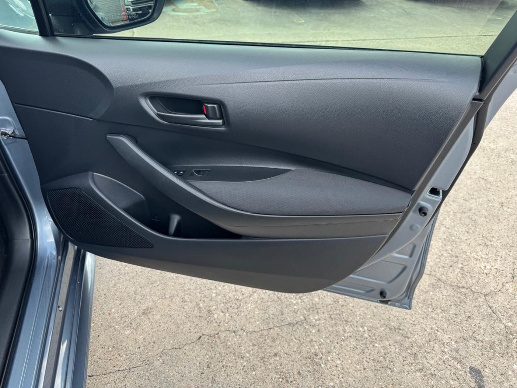 Toyota Corolla Vehicle Full-screen Gallery Image 15