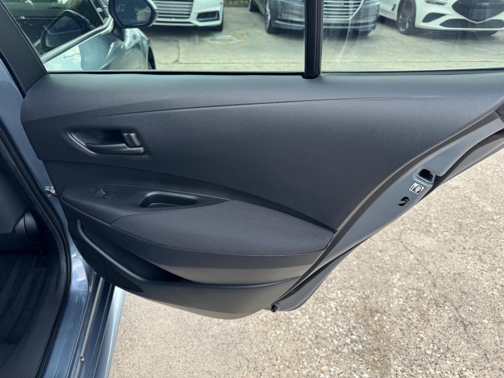 Toyota Corolla Vehicle Full-screen Gallery Image 17