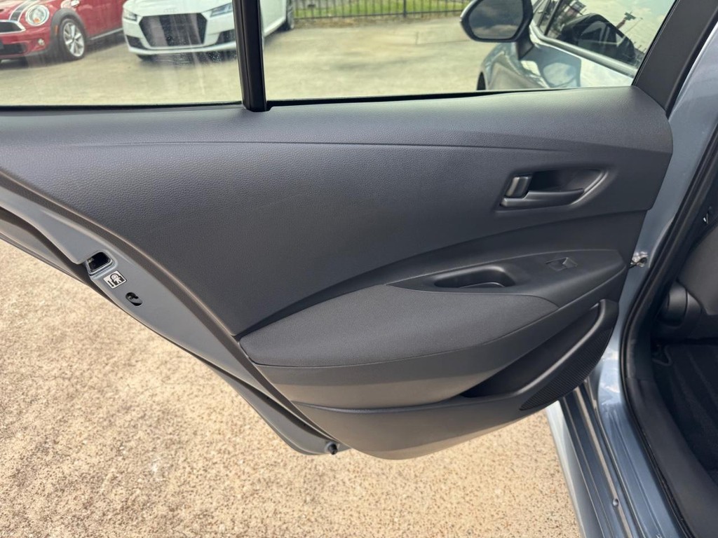 Toyota Corolla Vehicle Full-screen Gallery Image 19