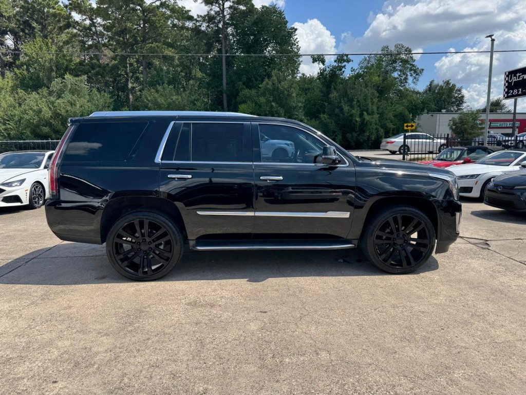 Cadillac Escalade Vehicle Full-screen Gallery Image 05
