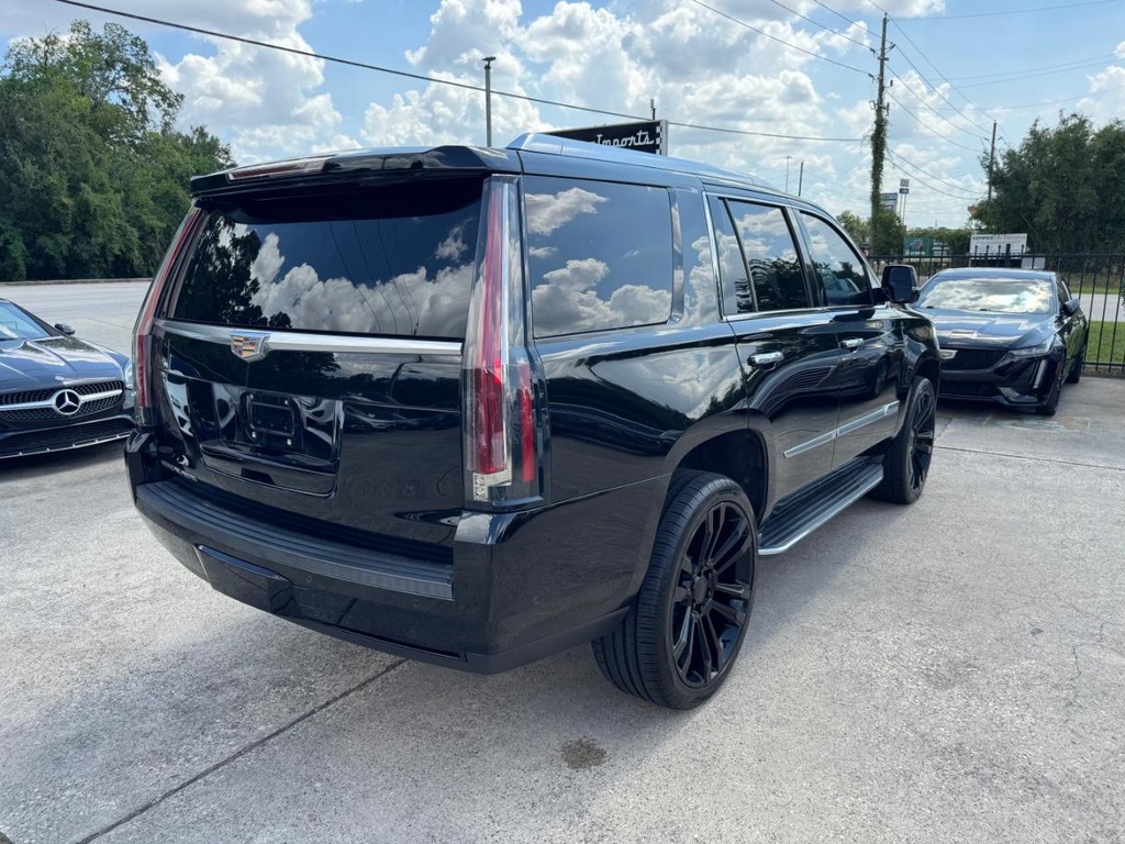 Cadillac Escalade Vehicle Full-screen Gallery Image 06