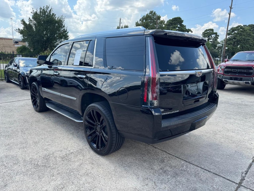 Cadillac Escalade Vehicle Full-screen Gallery Image 08