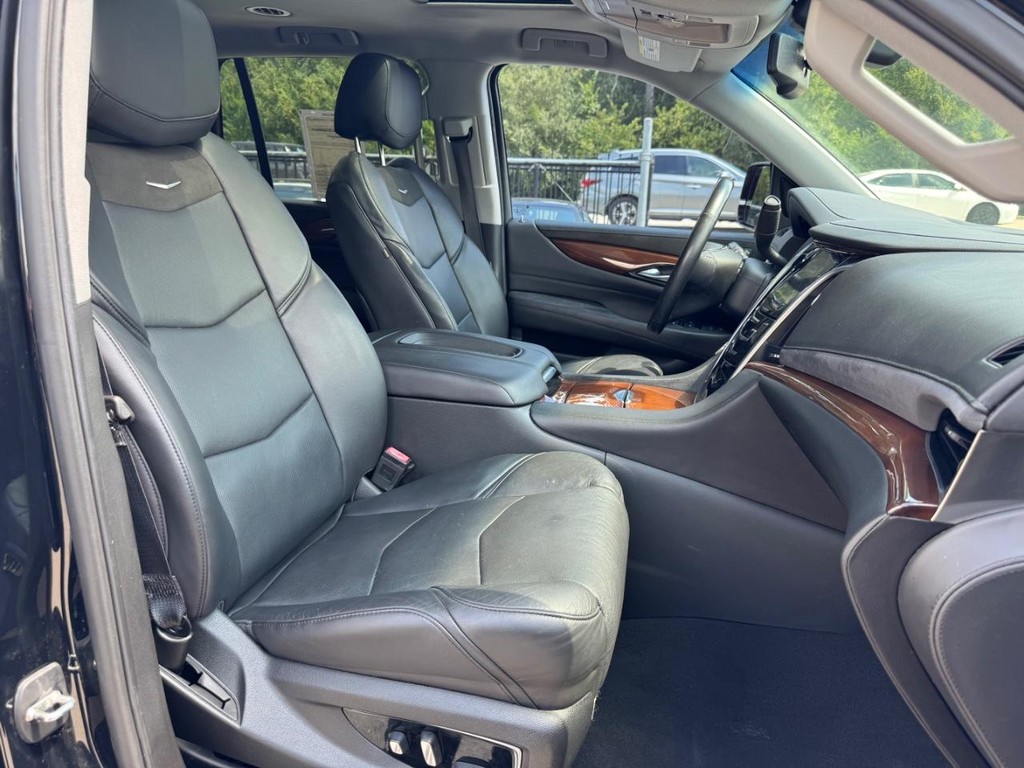 Cadillac Escalade Vehicle Full-screen Gallery Image 14