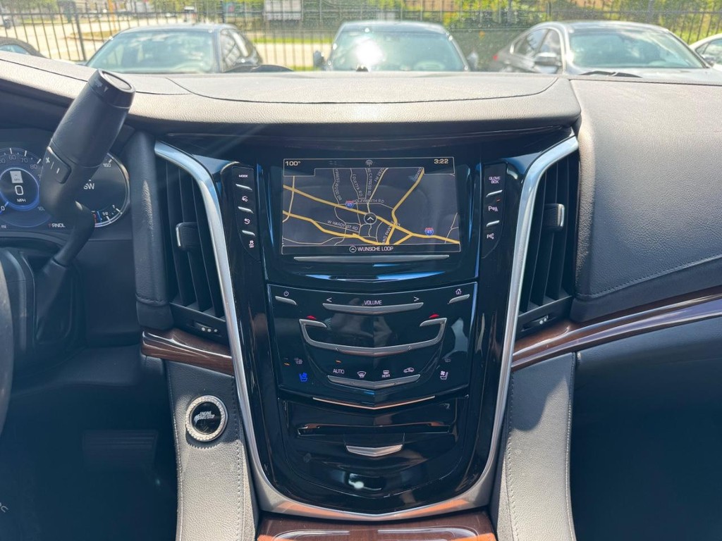 Cadillac Escalade Vehicle Full-screen Gallery Image 24