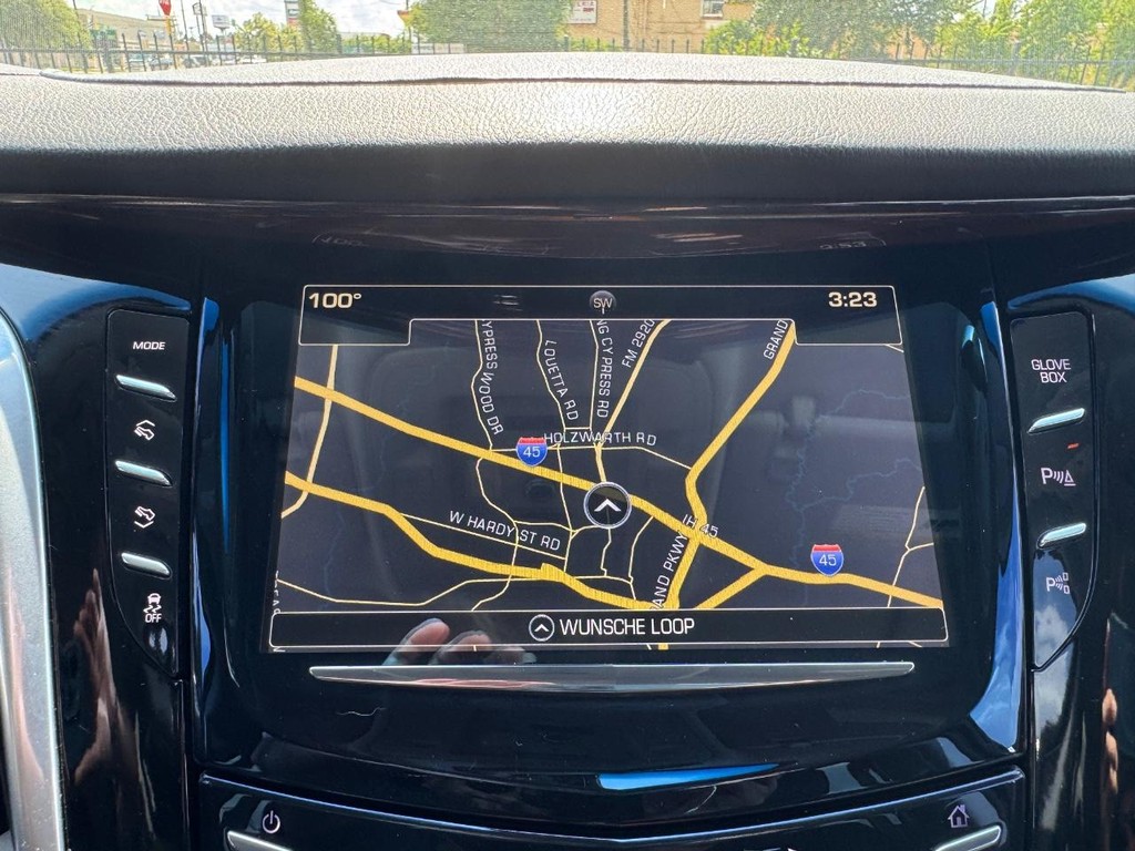 Cadillac Escalade Vehicle Full-screen Gallery Image 25