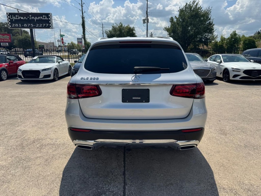 Mercedes-Benz GLC 300 Vehicle Full-screen Gallery Image 07