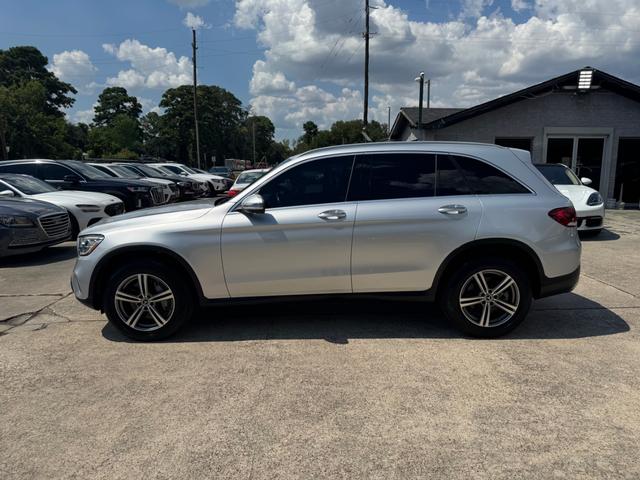 Mercedes-Benz GLC 300 Vehicle Full-screen Gallery Image 09