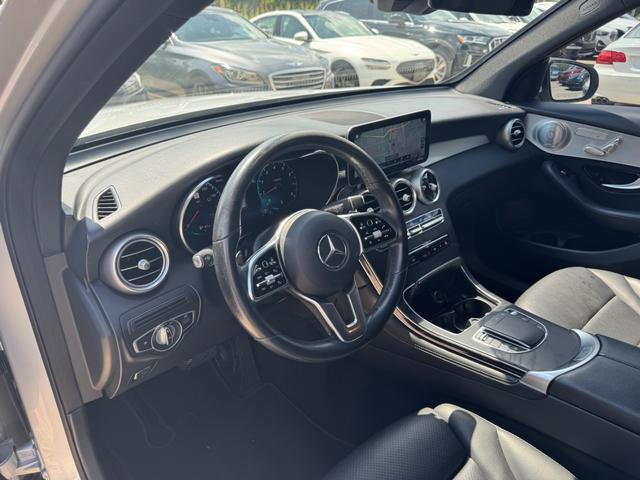 Mercedes-Benz GLC 300 Vehicle Full-screen Gallery Image 10