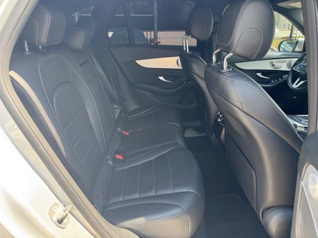 Mercedes-Benz GLC 300 Vehicle Full-screen Gallery Image 16