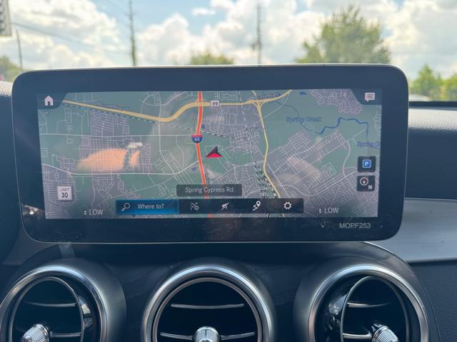 Mercedes-Benz GLC 300 Vehicle Full-screen Gallery Image 26