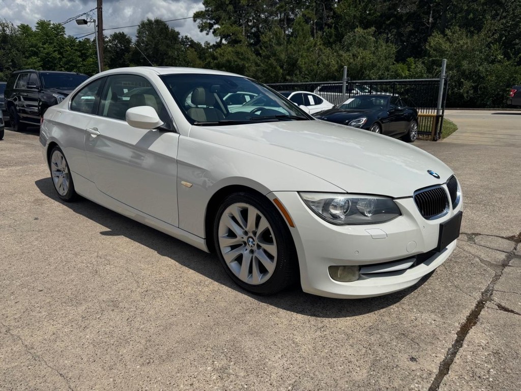 BMW 328i Vehicle Full-screen Gallery Image 04