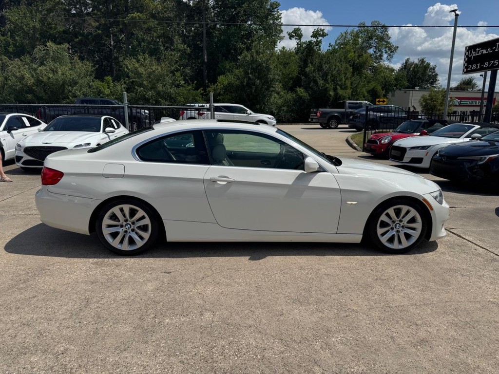 BMW 328i Vehicle Full-screen Gallery Image 05