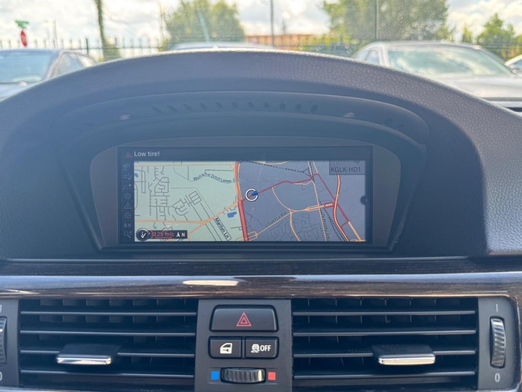 BMW 328i Vehicle Full-screen Gallery Image 24
