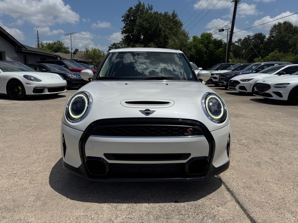 MINI Hardtop 4 Door Vehicle Full-screen Gallery Image 02