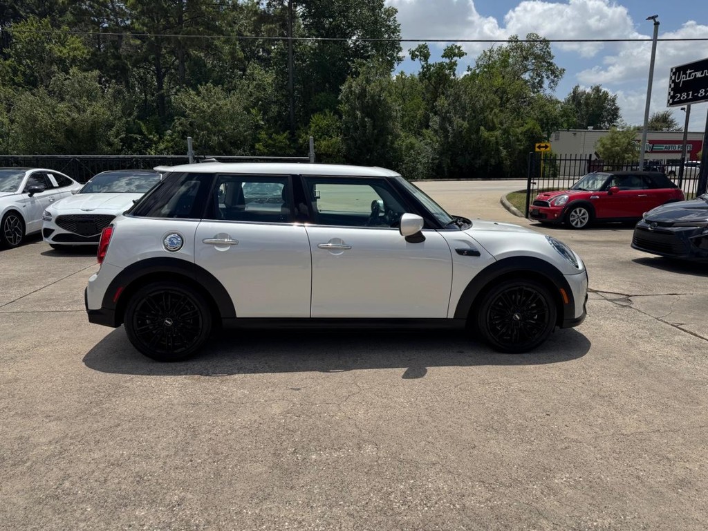 MINI Hardtop 4 Door Vehicle Full-screen Gallery Image 03