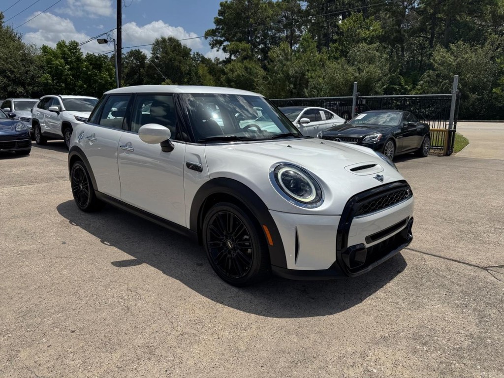 MINI Hardtop 4 Door Vehicle Full-screen Gallery Image 04