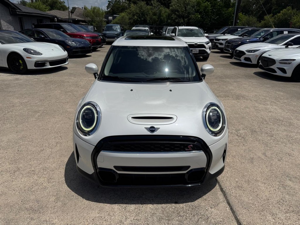 MINI Hardtop 4 Door Vehicle Full-screen Gallery Image 05