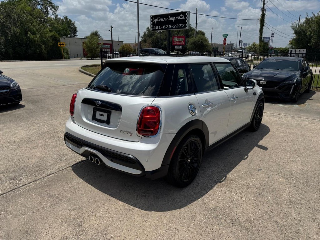 MINI Hardtop 4 Door Vehicle Full-screen Gallery Image 06