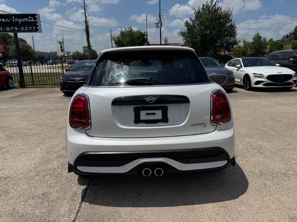 MINI Hardtop 4 Door Vehicle Full-screen Gallery Image 07