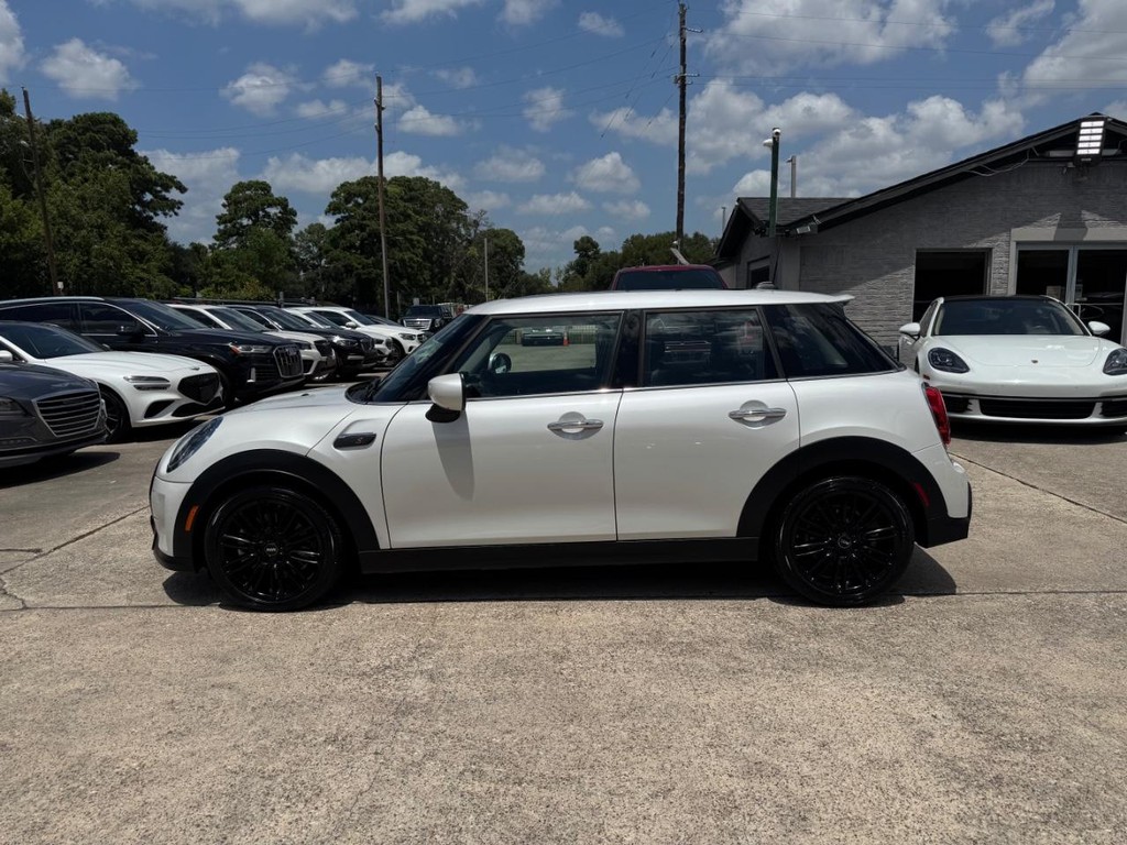 MINI Hardtop 4 Door Vehicle Full-screen Gallery Image 09