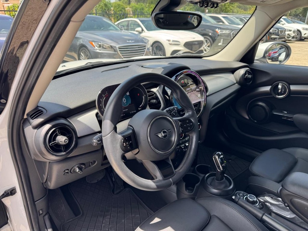 MINI Hardtop 4 Door Vehicle Full-screen Gallery Image 10