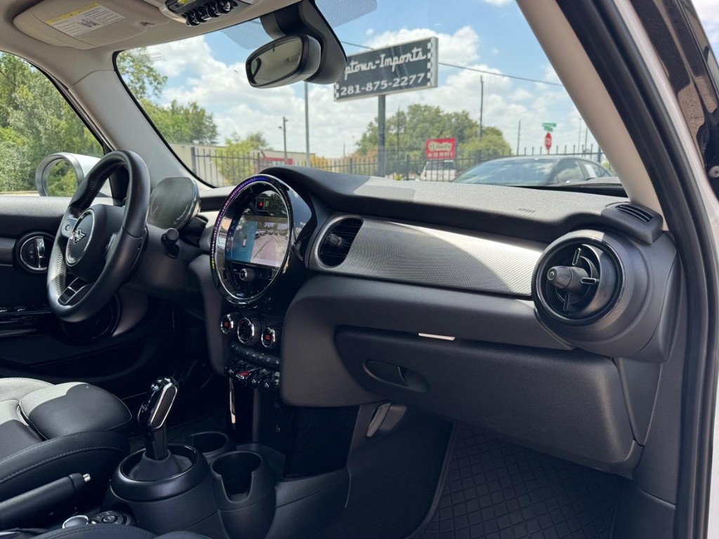 MINI Hardtop 4 Door Vehicle Full-screen Gallery Image 13