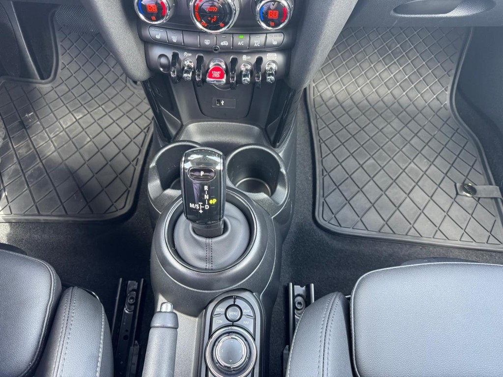 MINI Hardtop 4 Door Vehicle Full-screen Gallery Image 23