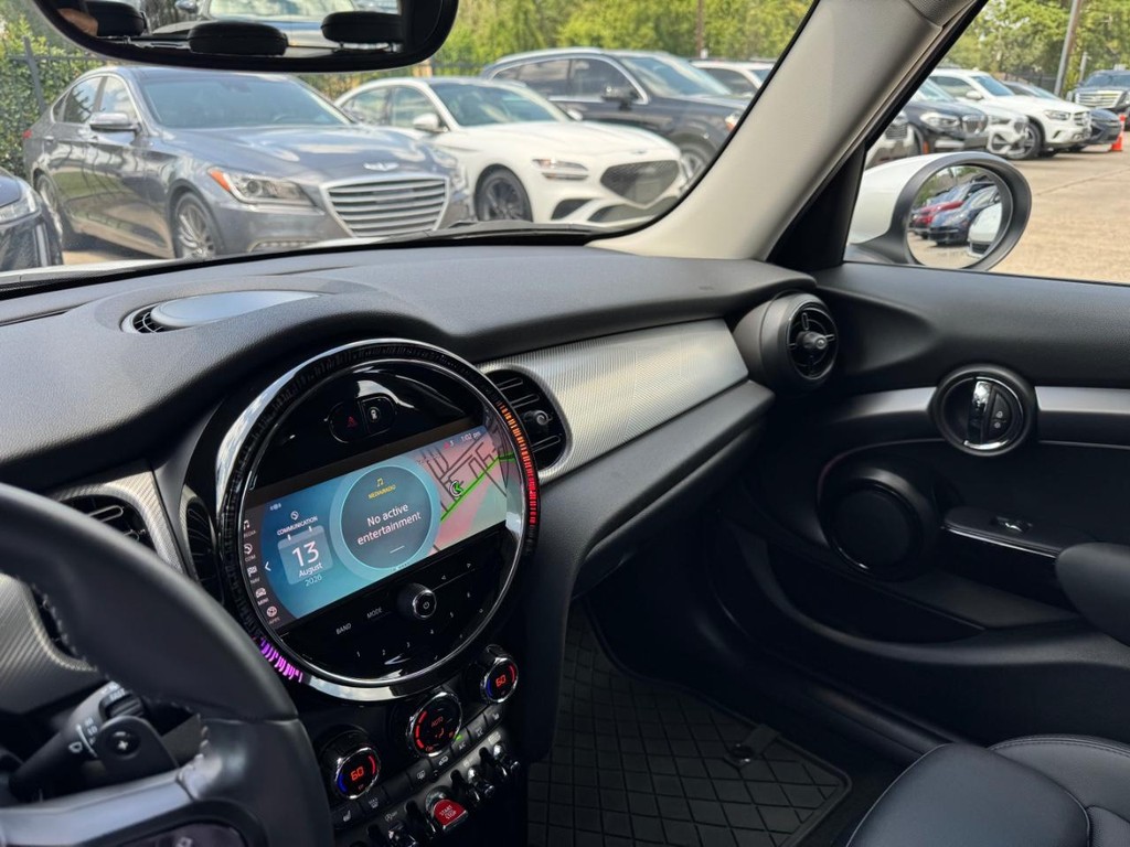 MINI Hardtop 4 Door Vehicle Full-screen Gallery Image 24
