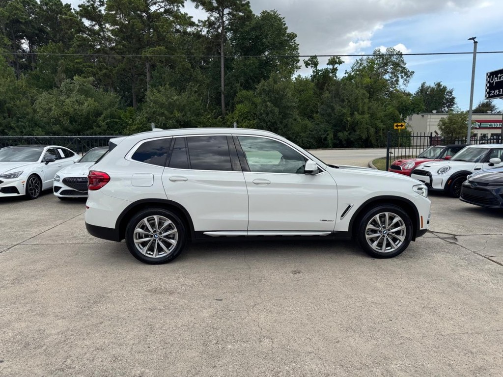 BMW X3 Vehicle Full-screen Gallery Image 05