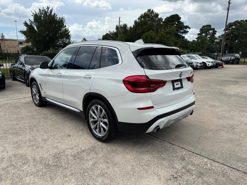 BMW X3 Vehicle Full-screen Gallery Image 08