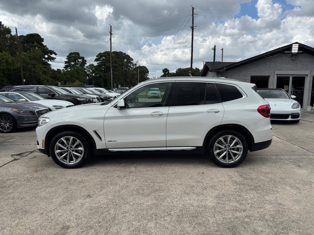 BMW X3 Vehicle Full-screen Gallery Image 09