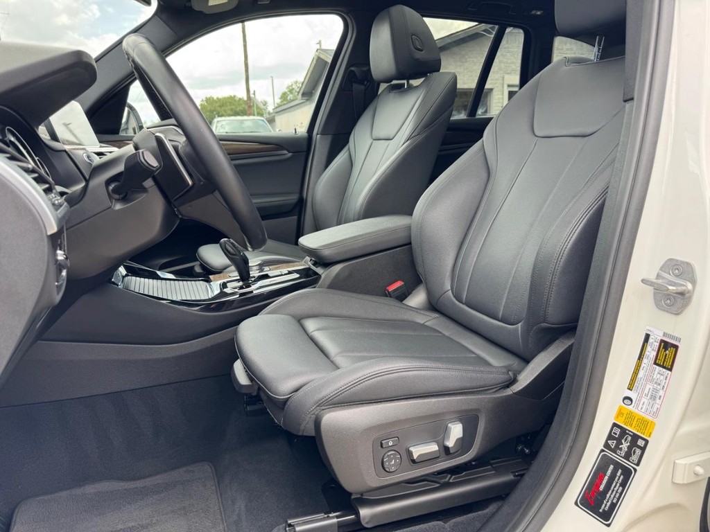 BMW X3 Vehicle Full-screen Gallery Image 11