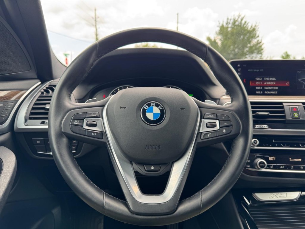 BMW X3 Vehicle Full-screen Gallery Image 20
